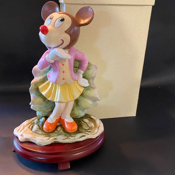 Ceramic Minnie Mouse Figurine On Cherry Wood Base Centerpieces Debora Carlucci - Picture 2 of 3